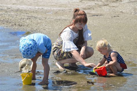 dicke titten strand|Mit meiner Tante am FKK.